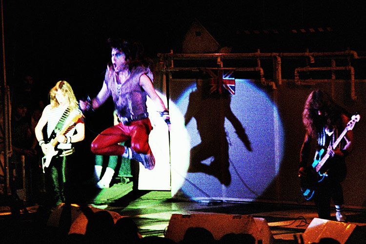 Klick zum Vergrößern Iron Maiden, Walter-Köbel-Halle, Rüsselsheim, 1983