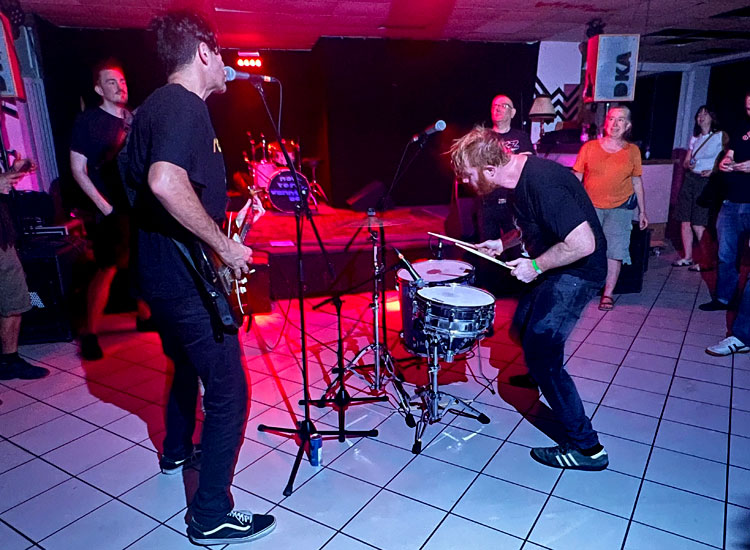 Klick zum Vergrößern Digger & The Pussycats