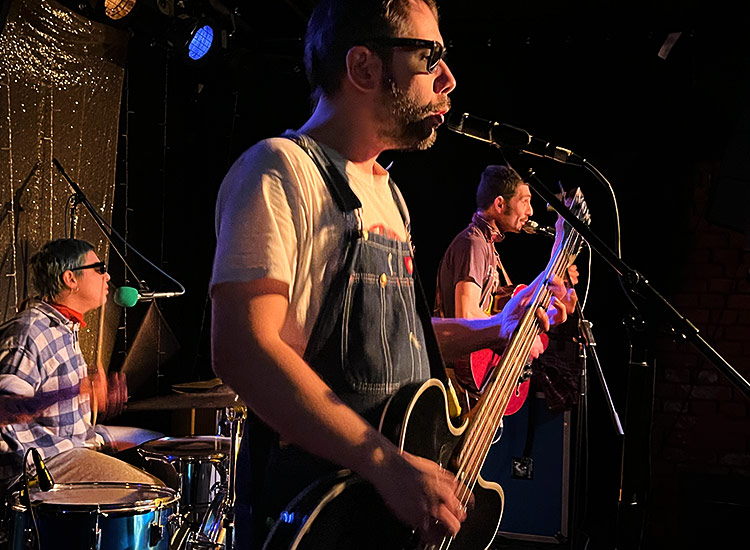 Klick zum Vergrößern The Blues Against Youth Trio